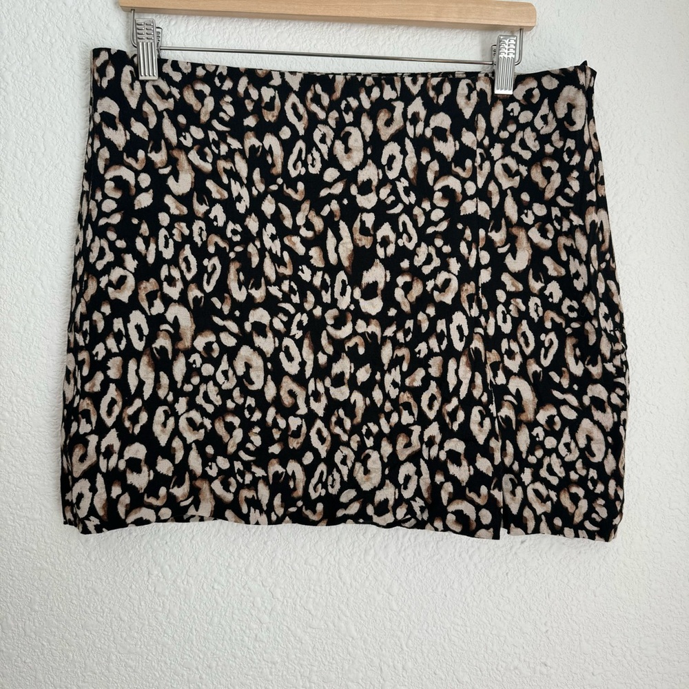 H&M leopard animal print mini skirt with slit size L cheetah Y2K